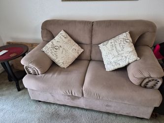 Must Go!! LIVING ROOM sofa/couch