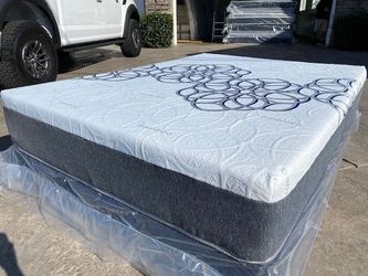 Cal King Bamboo Cool Gel Memory Foam!!