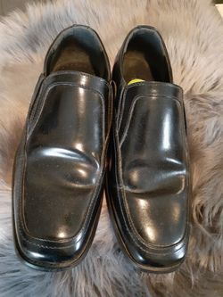 Mens dress shoes size 9 1/2 black