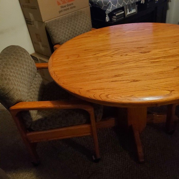 Beautiful ROUND Oak Table for Sale in Modesto, CA OfferUp