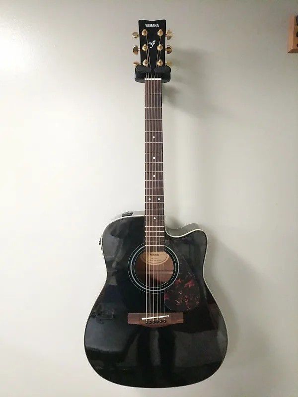 Yamaha acoustic electric guitar fx335c