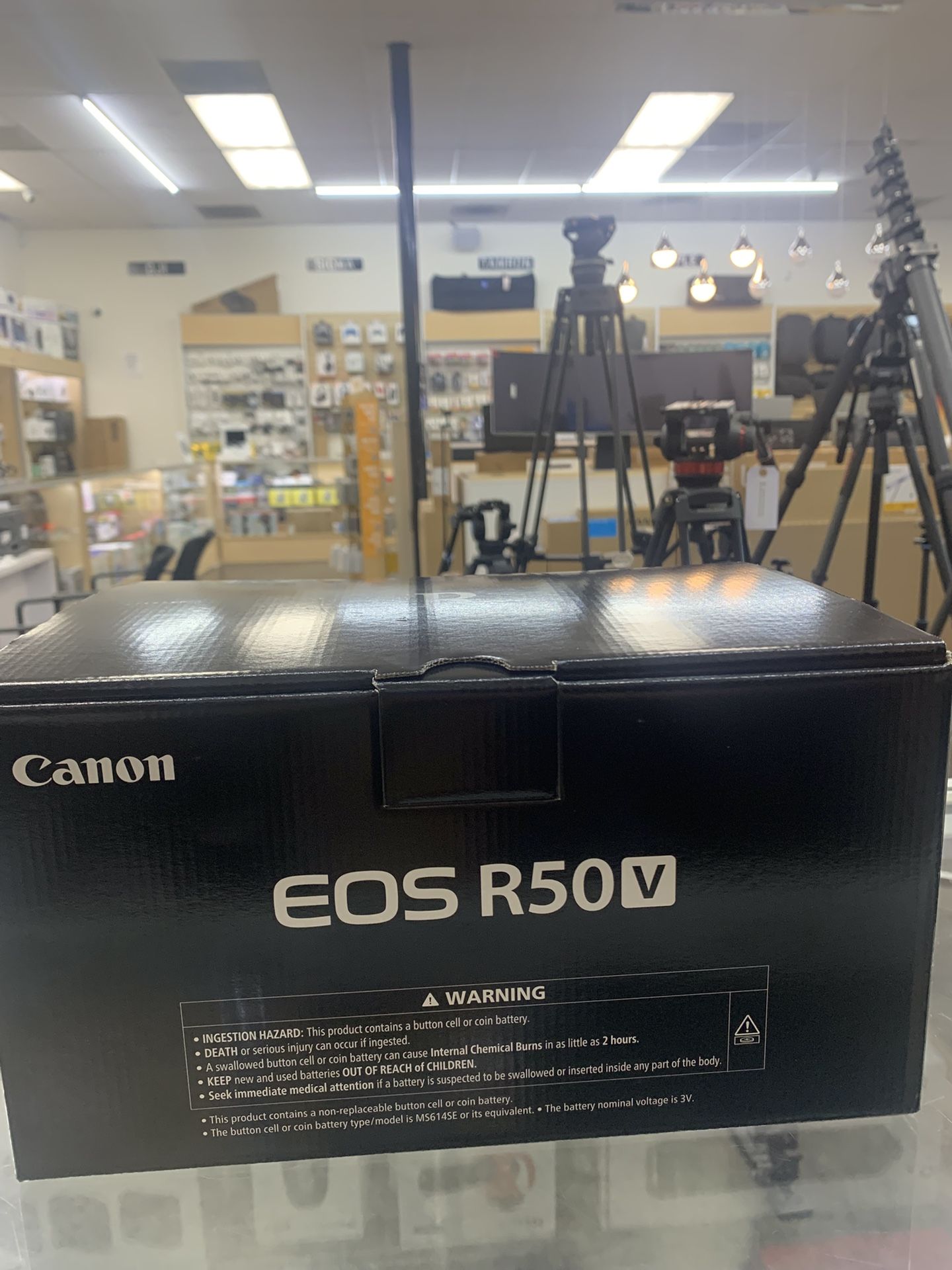 Canon R50V 