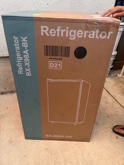 New mini fridge 3.2cu black color