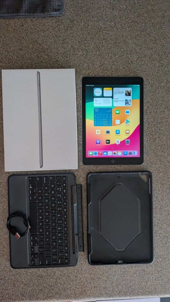 Apple IPad 6th Gen WiFi 32GB Case Keyboard Folio
