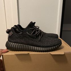 Yeezy Boost 350 Pirate Black Size 9.5