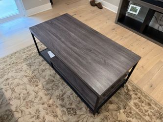 Living room / coffee table