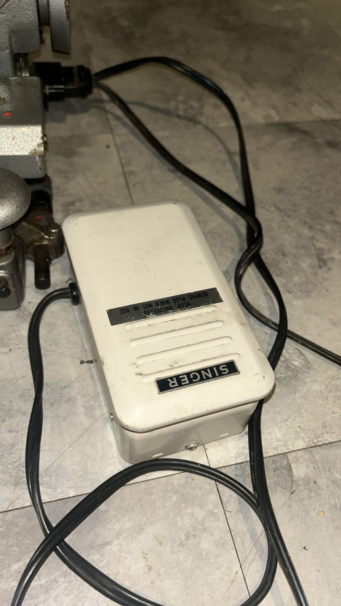 SINGER SEWING MACHINE