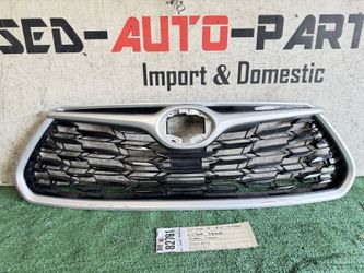 w/cracks 2020 - 2021 - 2022 - 2023 TOYOTA HIGHLANDER FRONT BUMPER GRILLE OEM AY82791
