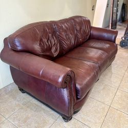 Genuine Leather Sofa - comfy & classic !