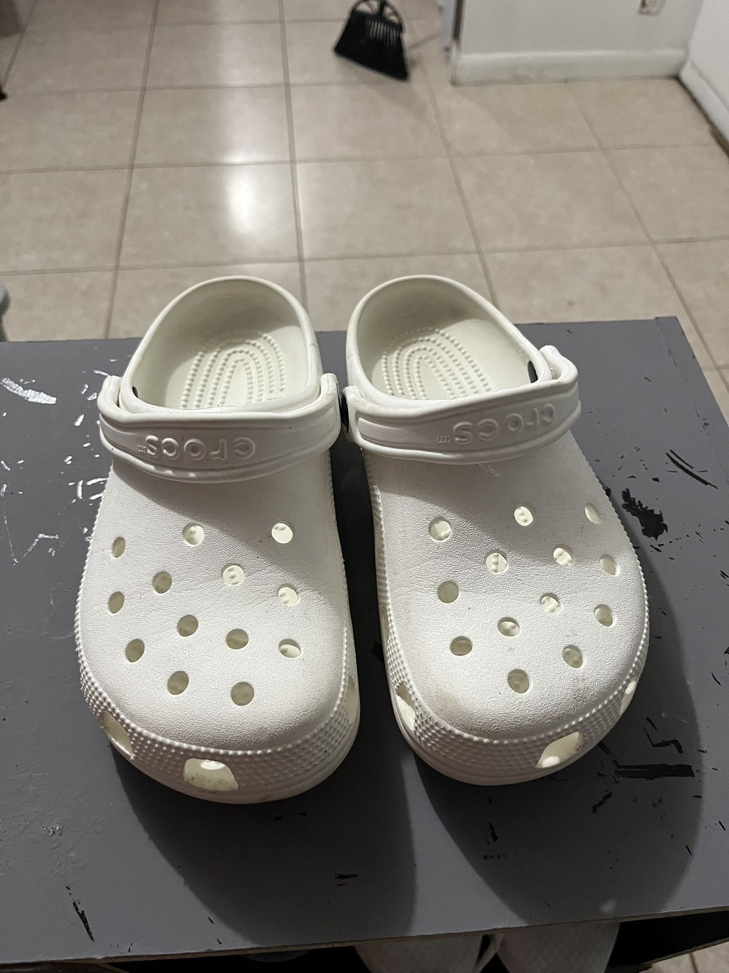 crocs man size 5 women size 7 in excellent condition $30