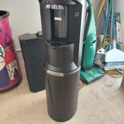 Bottom Loading Water Dispenser With 1 Empty Bottle. 