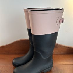 Pair of Women’s Size 7 Rain Boots
