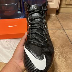 FOOTBALL CLEATS