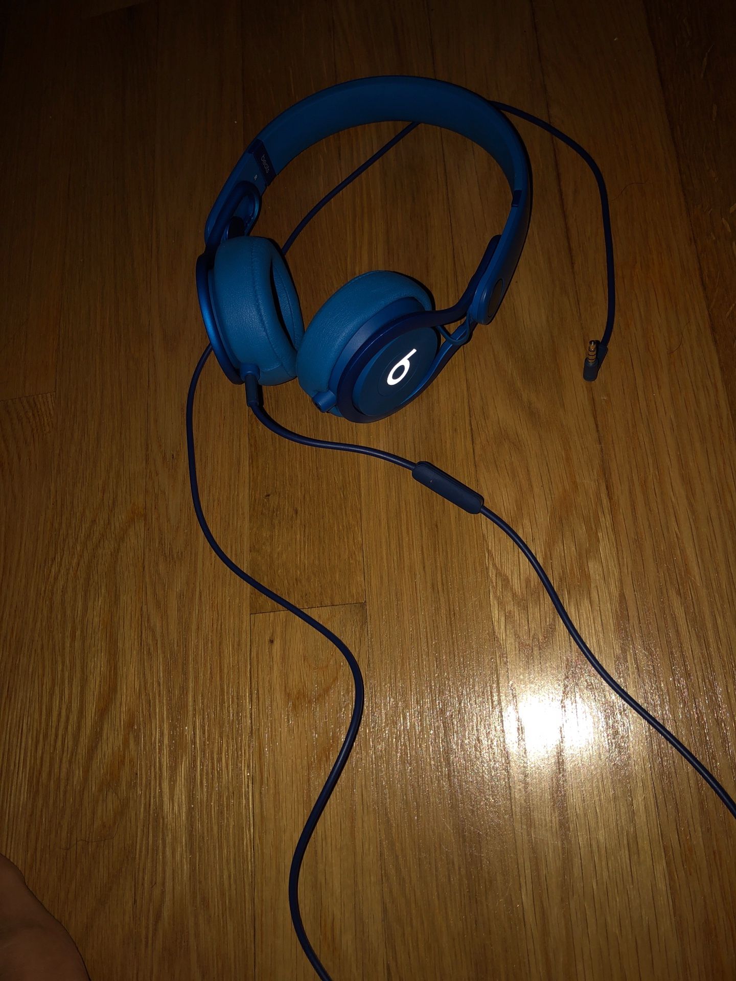 Beats Headphones JBL speaker w/ box!