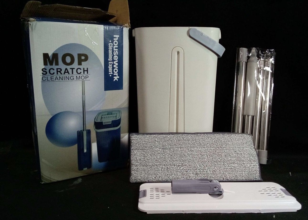 Flat mop for floor cleaning, microfiber pad