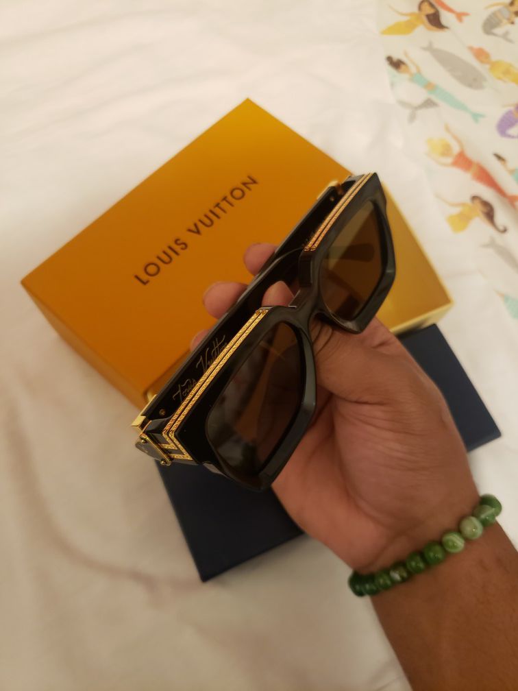 louis vuitton 1.1 millionaires black and gold sunglasses