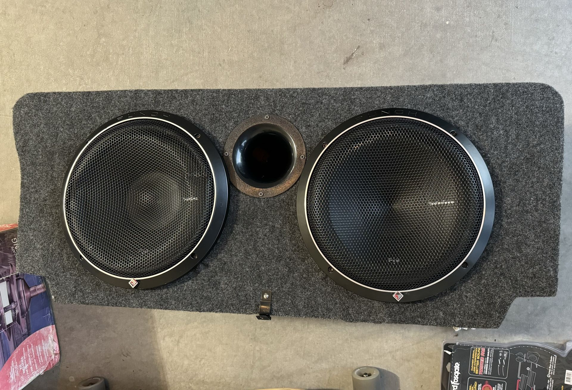 2 12 Inch Rockford Fosgate Subwoofer & Amp