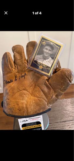 HOF  Waite Hoyt AUTO