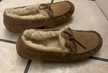 UGG Womens Dakota Chestnut Moccasin Slippers Size 9