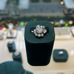 18k White Gold Cluster Ring