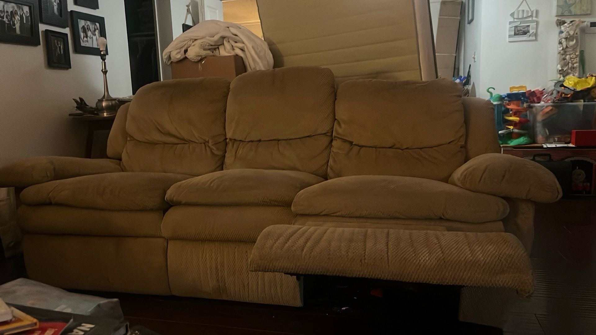 Reclining couch’s