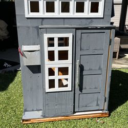 Kids craft outdoor playhouse