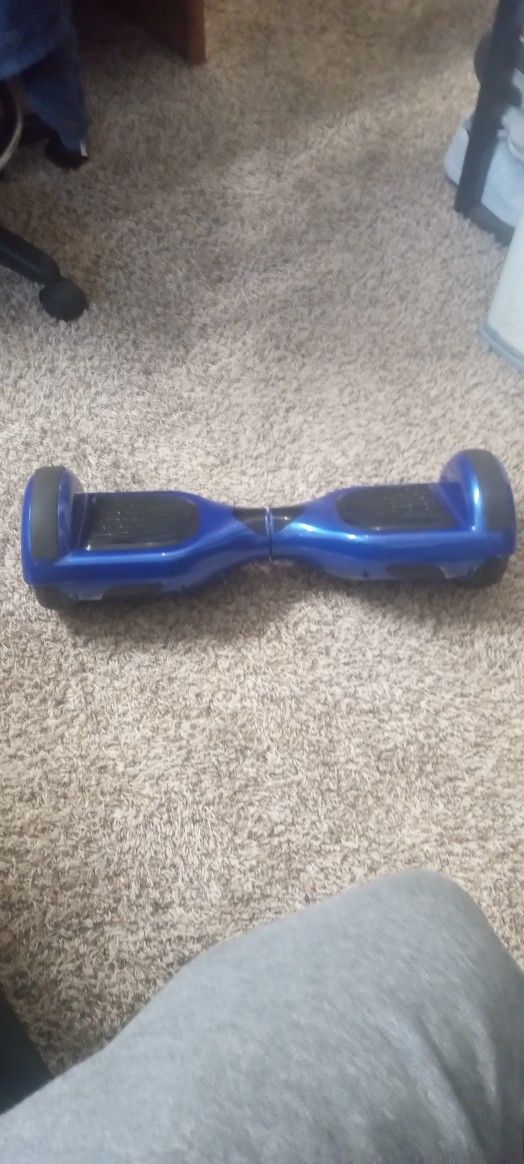 Hardly Used Hoverboard Electric Scooter 6.5 Inch Blue With Bluetooth And Carry Bag For Sale.