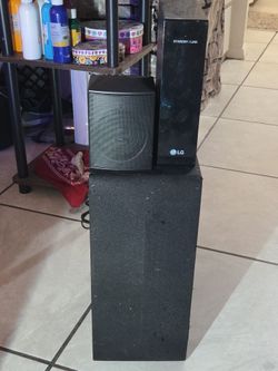 That is an LG S62S1-W 5.1-channel home theater speaker and subwoofer system.