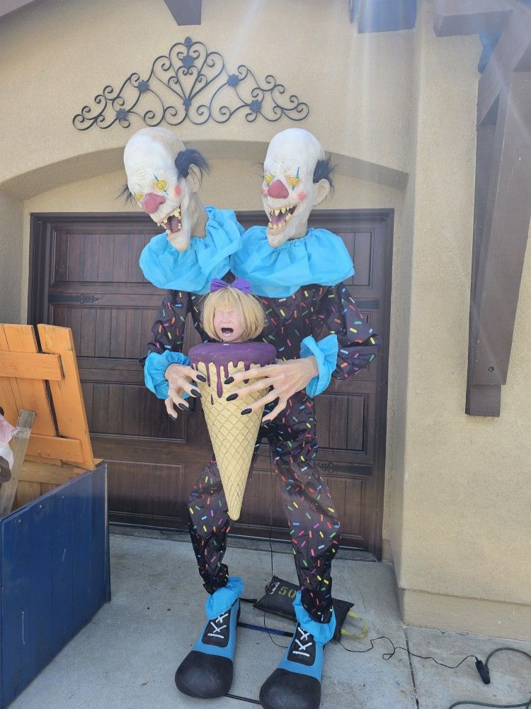 Two Scoops Halloween Clown Animatronic 🤡