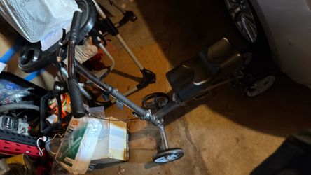 Knee scooters