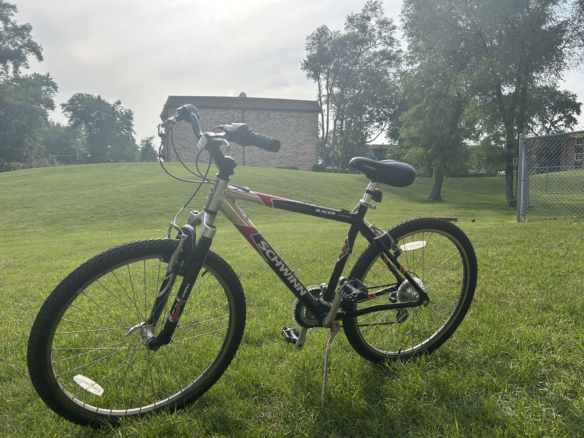 SCHWINN Racer RST OMNI SHIMANO