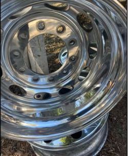 22.5 x 8.25 aluminum Peterbilt wheel polished on both sides