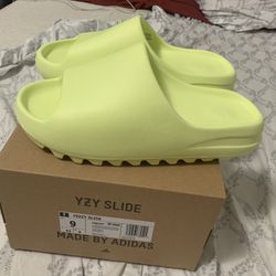 Yeezy Slides Glow Green Size 9m