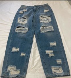 Oversized destroyed denim jeans
