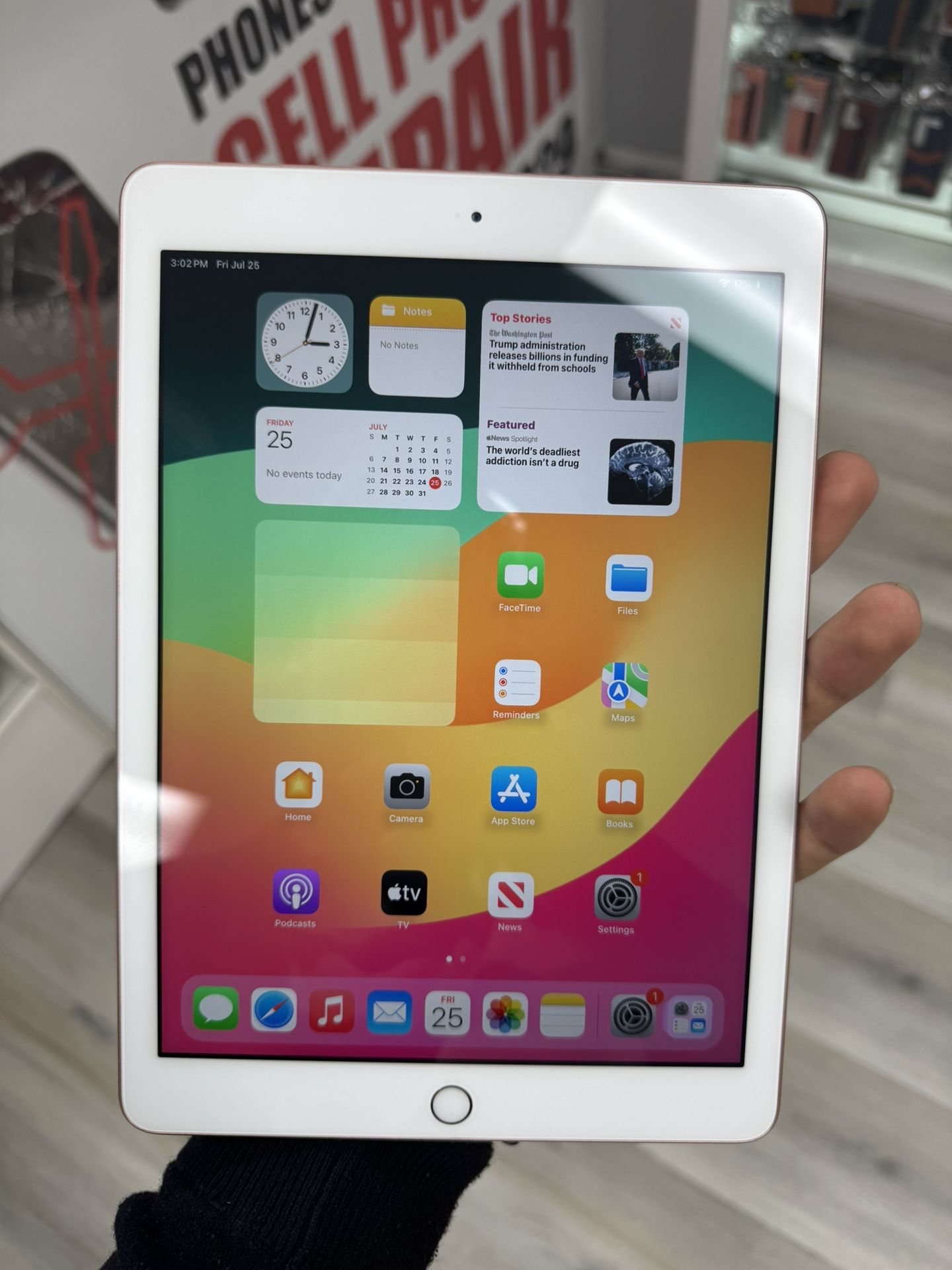 Ipad 6 Unlocked Pink * STORE WARRANTY+ FREE CASE*