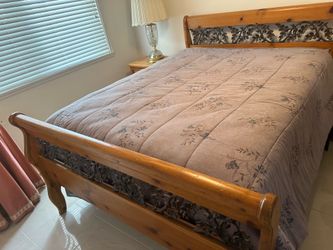 Queen - Sleigh Bed - Pine - Maple