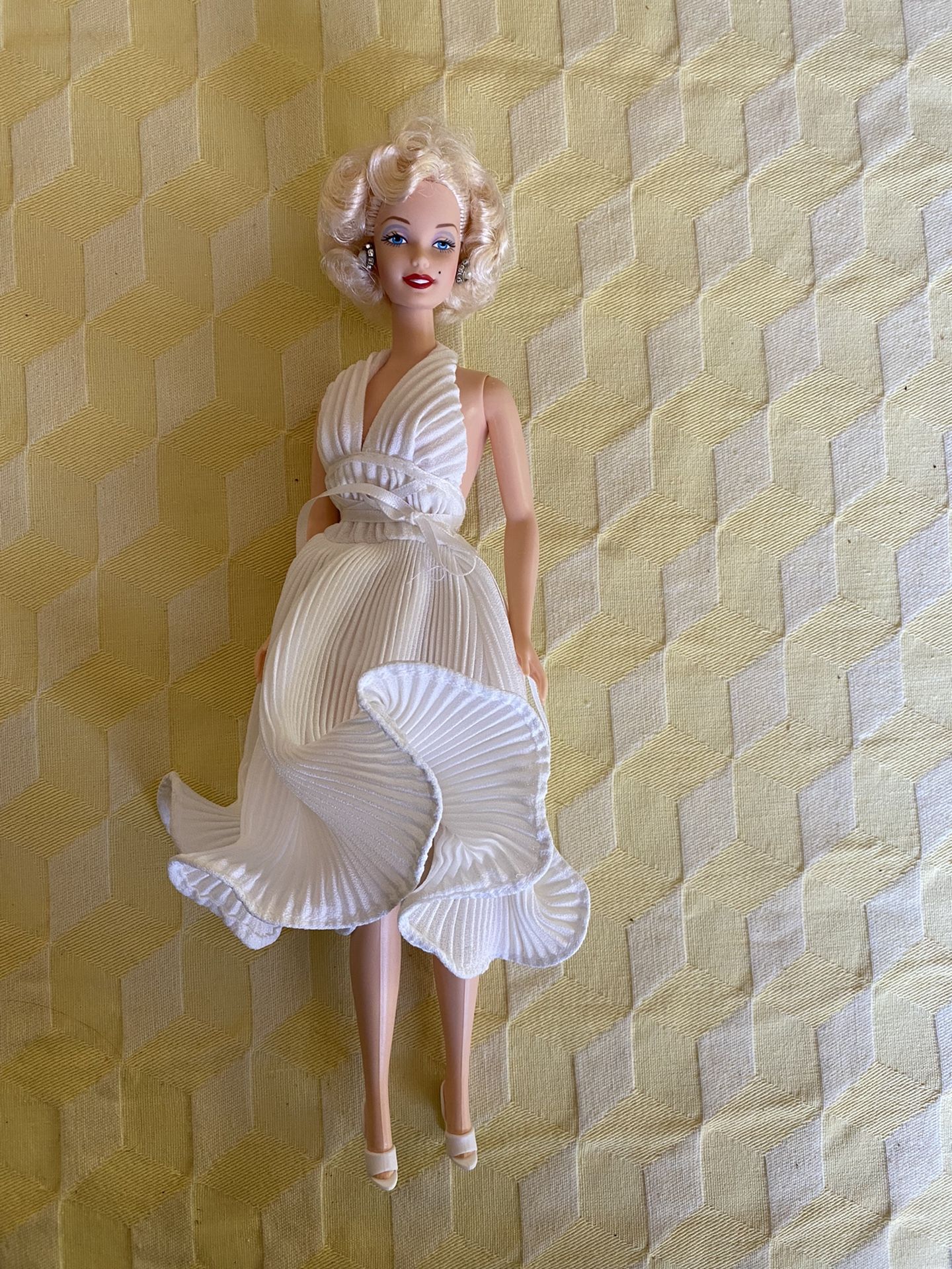 Barbie As Marilyn Monroe In Her Famous White Dress!