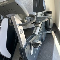 Lifecycle Life Fitness recumbent bike 93Ri for Sale in Newport Beach CA OfferUp