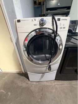 Maytag dryer electric super capacity with Pedestal