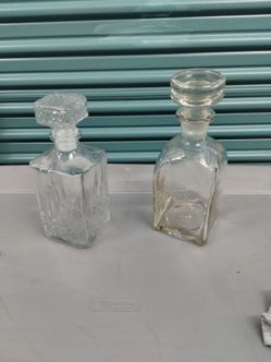 set of 2 glass Decanters