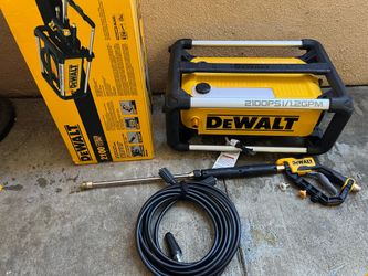 DEWALT 2100 PSI 1.2 GPM 13 Amp Cold Water Electric Pressure Washer with Internal Equipment Storage