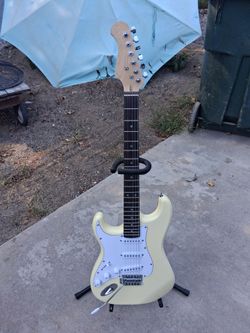 Stratocaster-Style Electric Guitar Cream White Left Handed