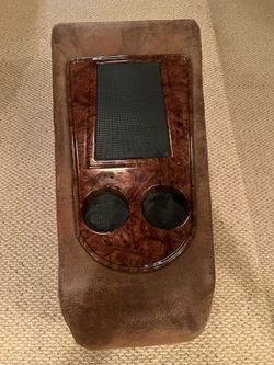 Convenient Movue Theatre Cup Holder Console