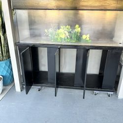 100 gallon acrylic fish tank