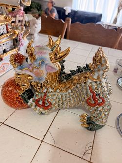Large Porcelain FOO DOGS/LION FIGURINE