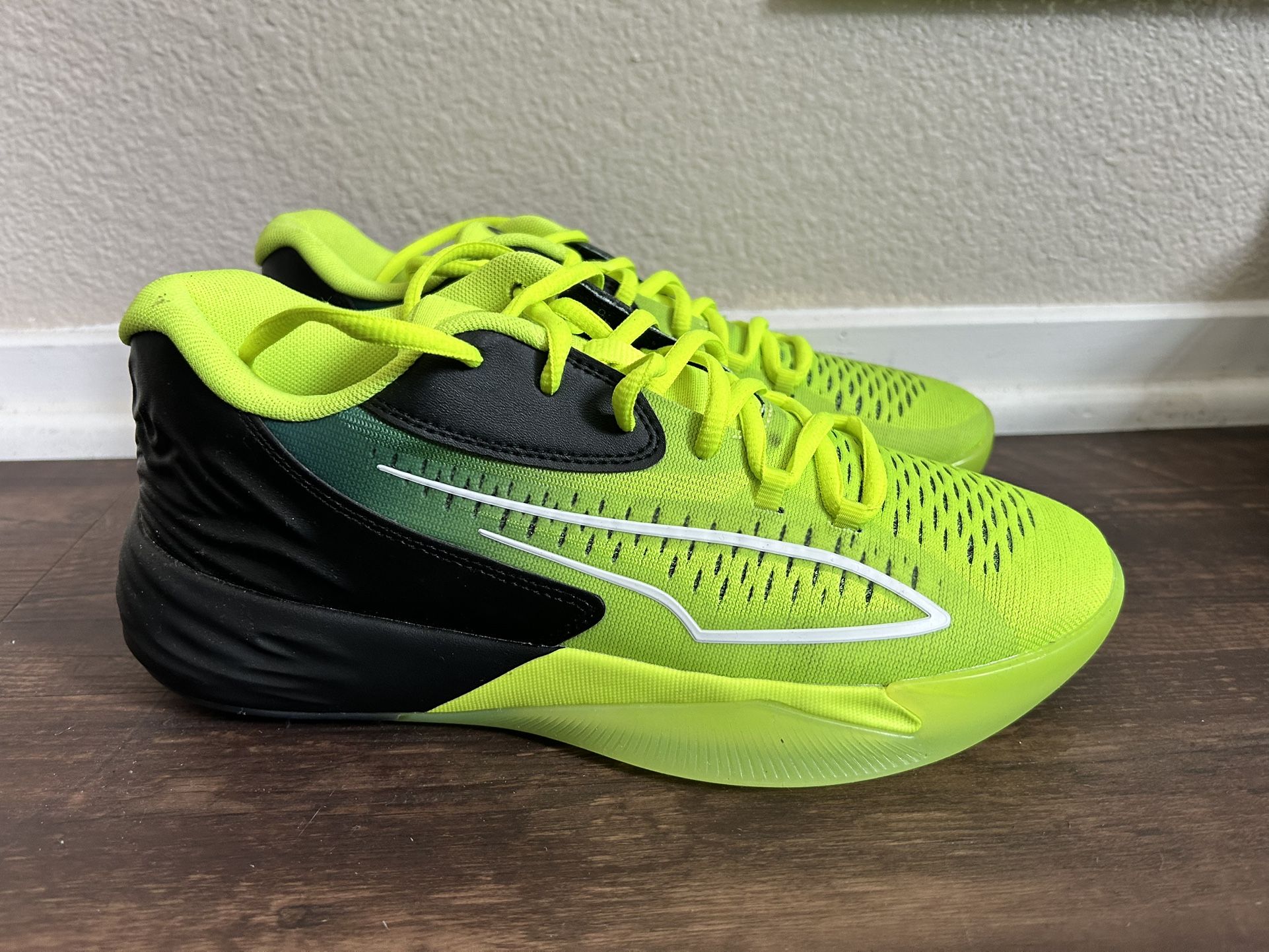 PUMA Women’s Stewie 1 Basketball Shoes Size 8