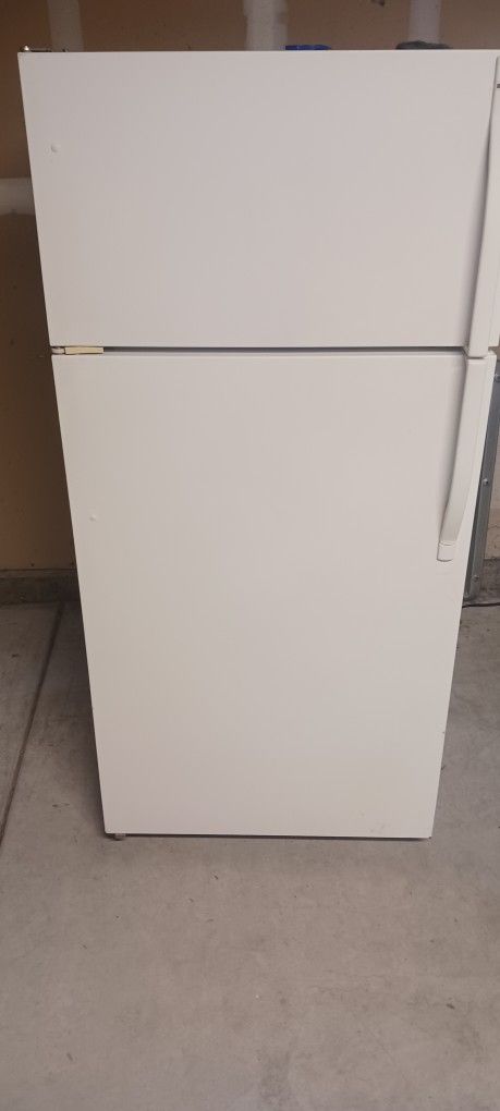 White Kenmore Refrigerator