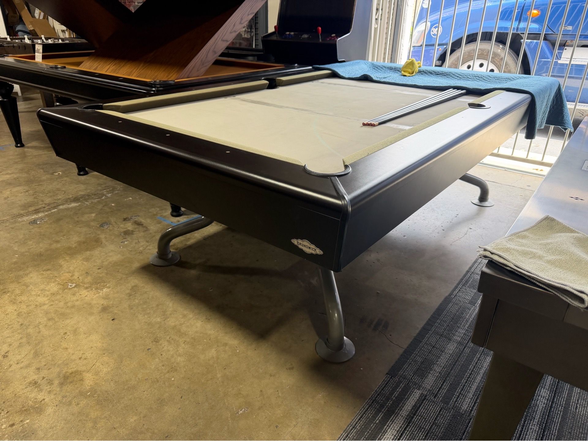 Brunswick Apollo contender 8ft pool table