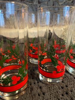 Christmas Holly Berry Tall Drinking Glasses Set