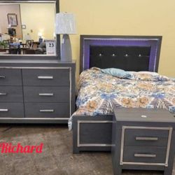 Lodanna Gray Bedroom Set 